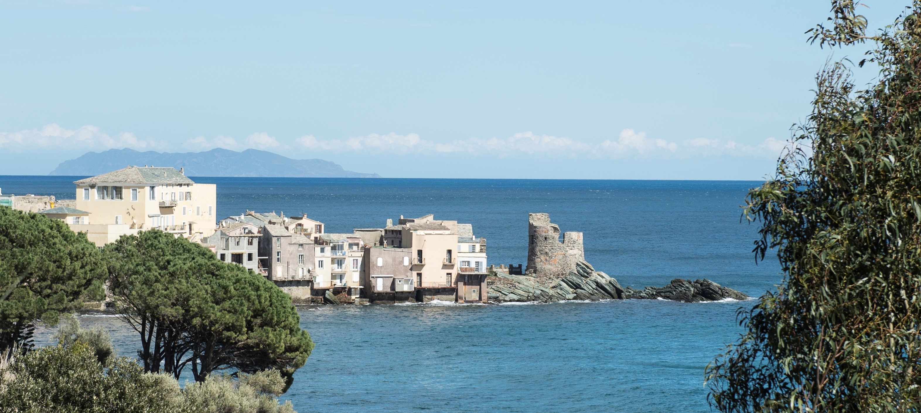 La pêche et la navigation par alignements dans le  Nord-Ouest de la Corse : un patrimoine linguistique et historique
