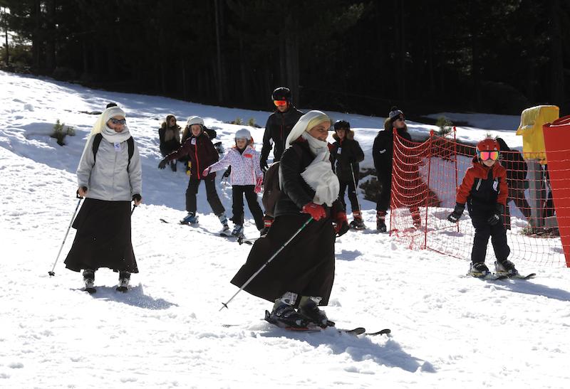 Les sœurs de Marcassu au ski (photo 1)