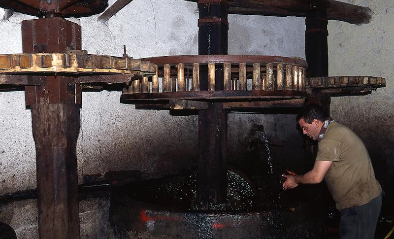 >Moulin à huile d’olive traditionnel (photo 23)