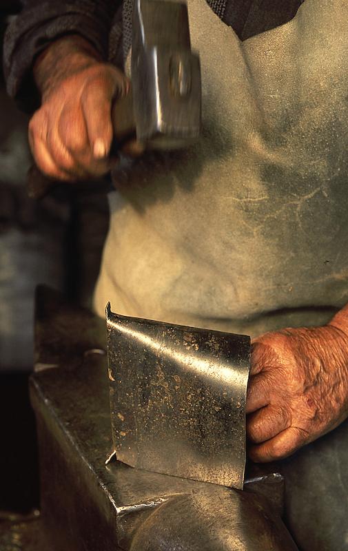 >Fabrication des clochettes par le ferronnier Marcelli — E tintenne (photo 12)