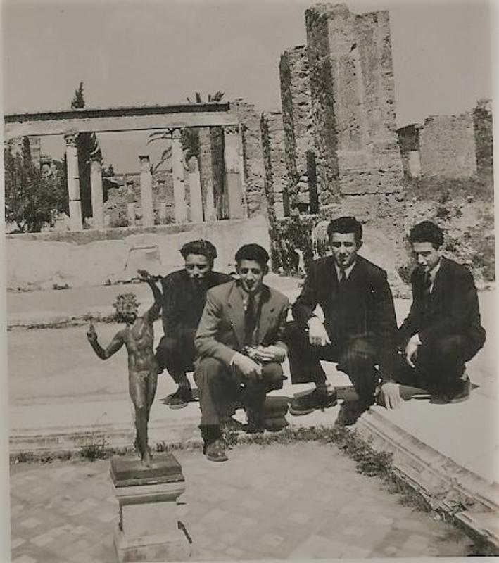 >Voyage scolaire de 4e année: visite de Pompéi (1952)