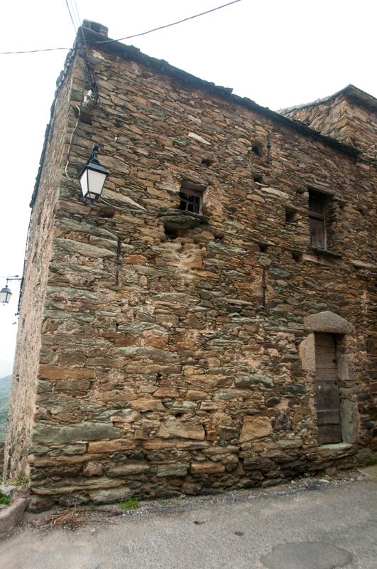 Ancienne maison forte, actuellement maison (A Valle)