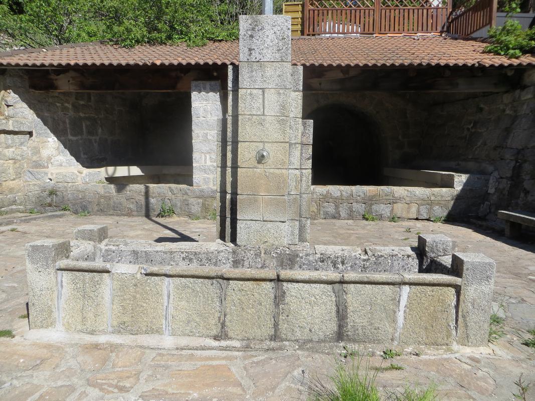 Fontaine lavoir dite fontaine de Costa ou fontaine de Tricolacci (Tricolacci)