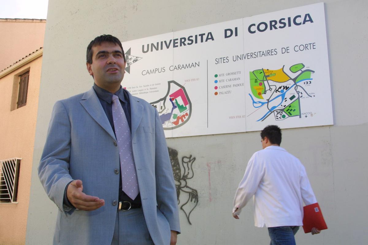 >Série de photographies relatant plusieurs élections générales de l'Université de Corse
