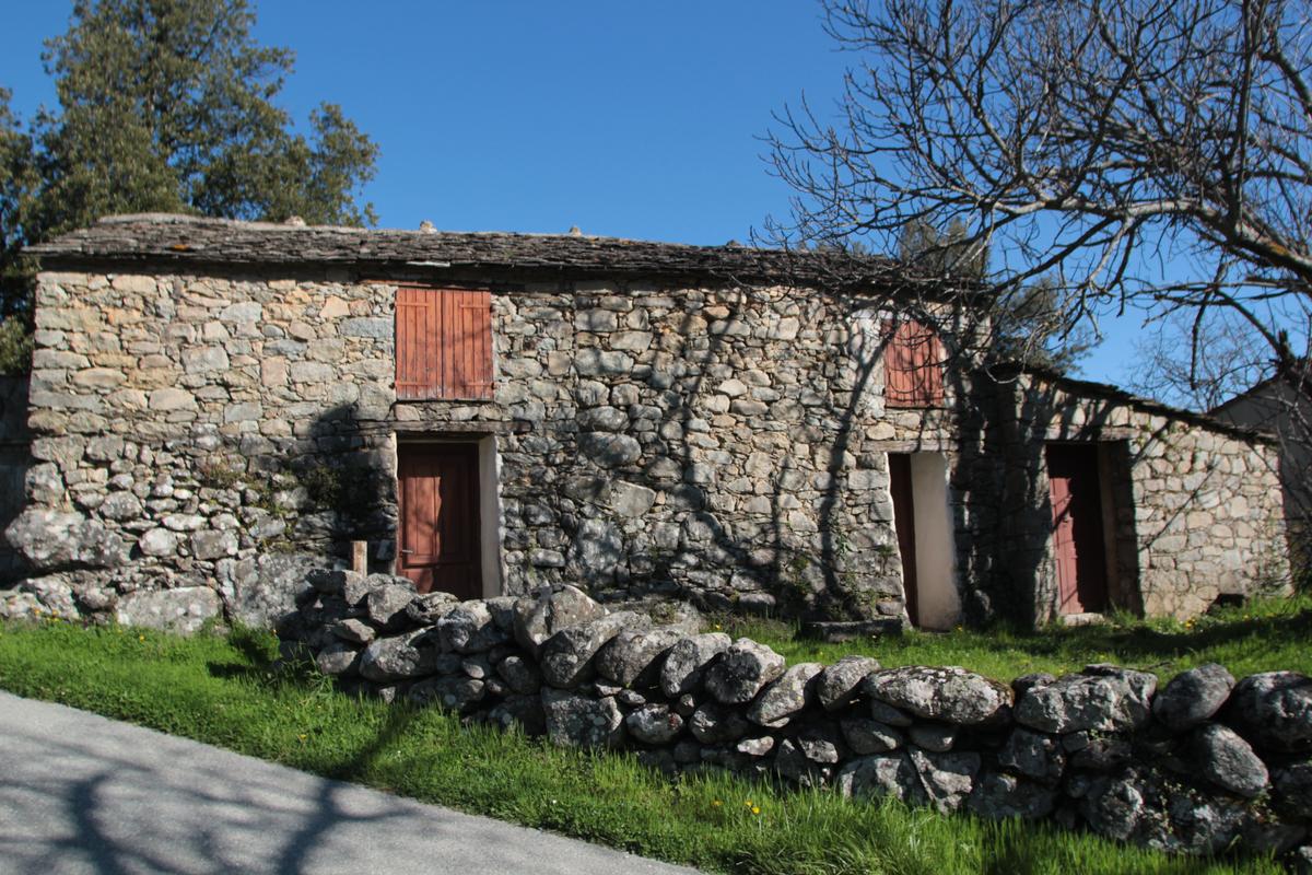 Ancienne remise agricole, actuellement maison (Valdo Lentighjine)