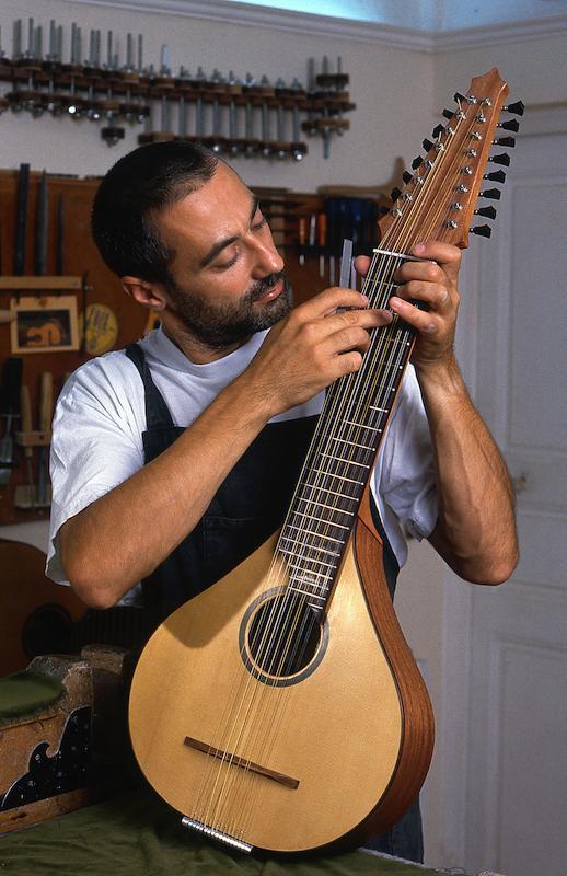 >Luthier fabriquant la cetera (photo 8)