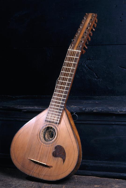 >Luthier fabriquant la cetera (photo 14)