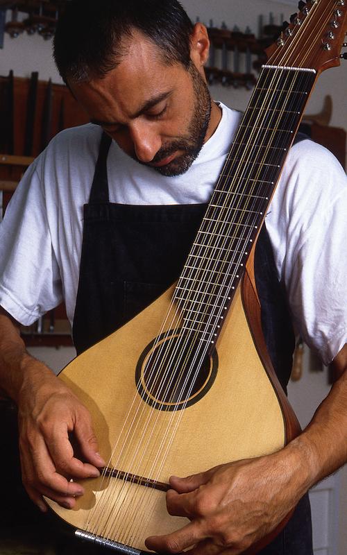 >Luthier fabriquant la cetera (photo 6)