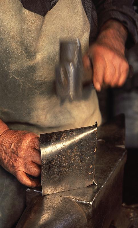 >Fabrication des clochettes par le ferronnier Marcelli — E tintenne (photo 11)