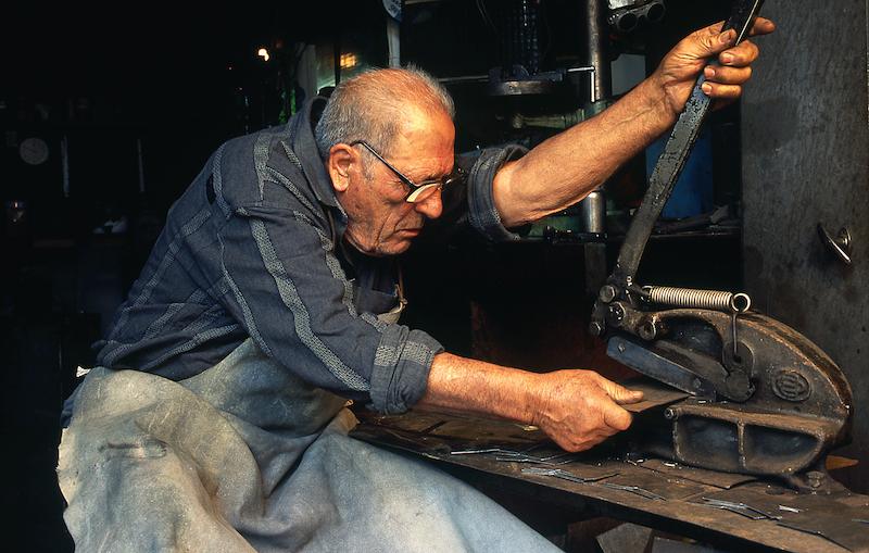 >Fabrication des clochettes par le ferronnier Marcelli — E tintenne (photo 3)