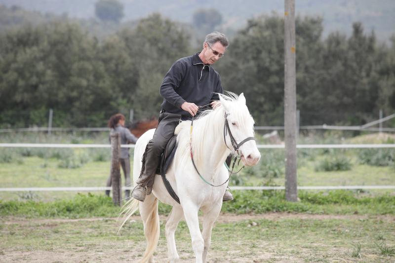 Thierry Lhermitte à cheval (photo 2)