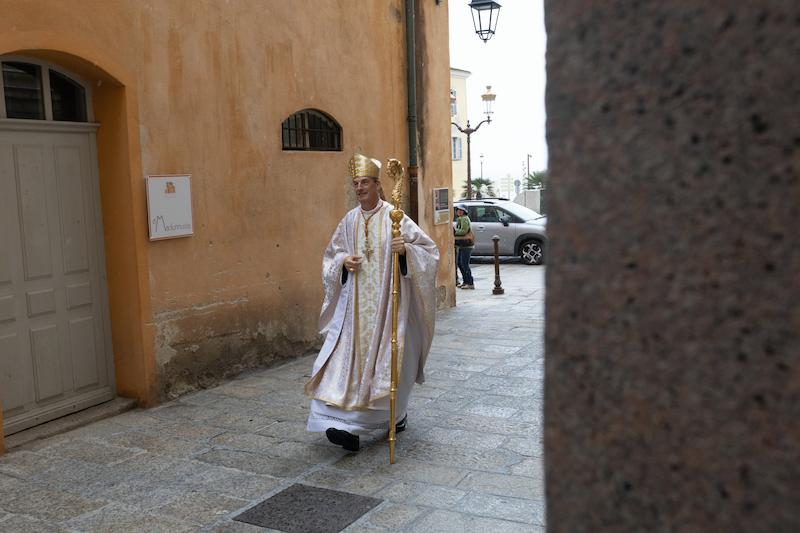 >Sortie de la cathédrale d'Ajaccio