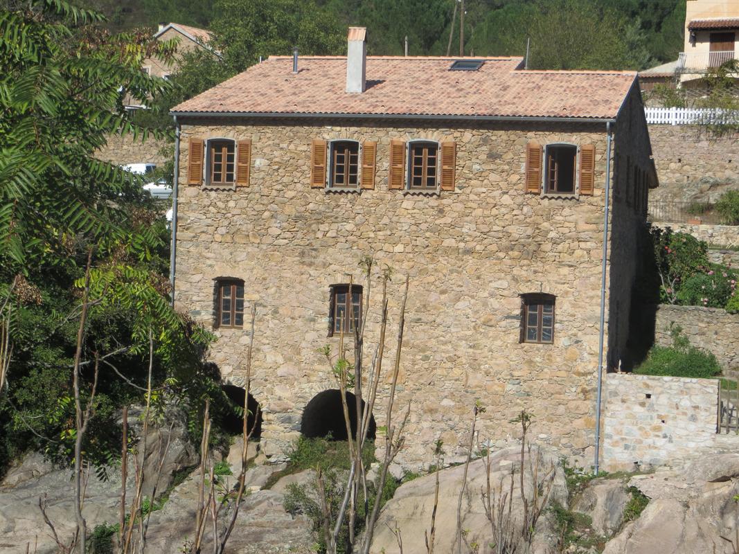 >Ancien moulin, actuellement maison (Benimento)