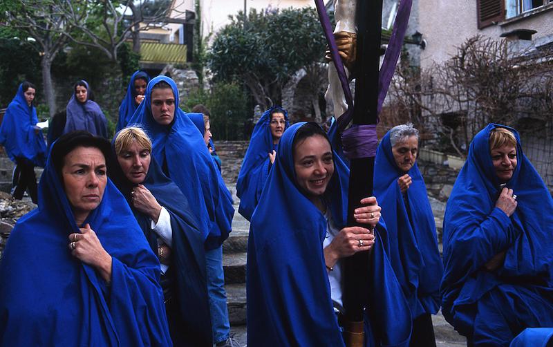 >Procession de la Cerca : parcours de 12 km de quatre confréries reliant sept hameaux de Brando (photo 18)