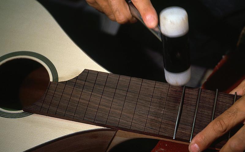 >Luthier fabriquant la cetera (photo 5)