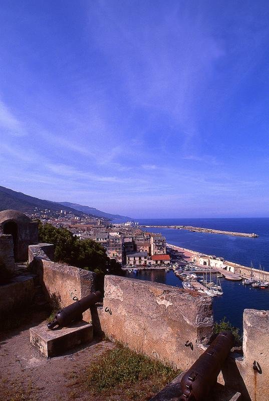 >Rempart de la citadelle génoise à Bastia