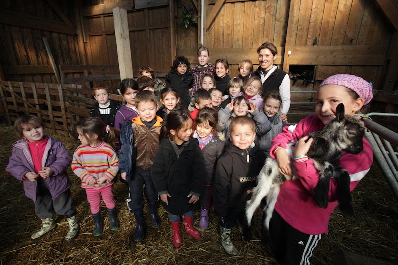 >Casgiu Casanu fait découvrir le métier de berger aux enfants (photo 2)