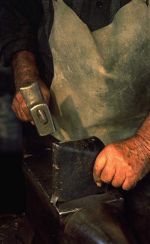 >Fabrication des clochettes par le ferronnier Marcelli — E tintenne (photo 8)