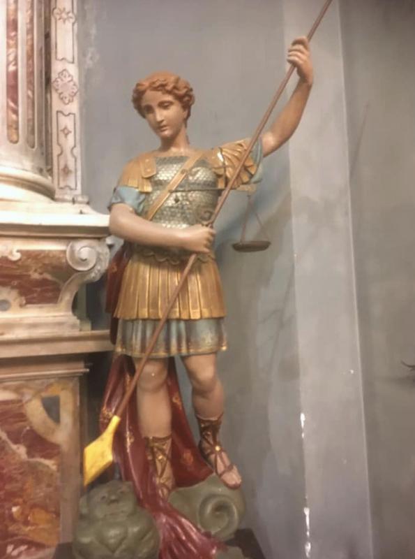 >Statue San Michele