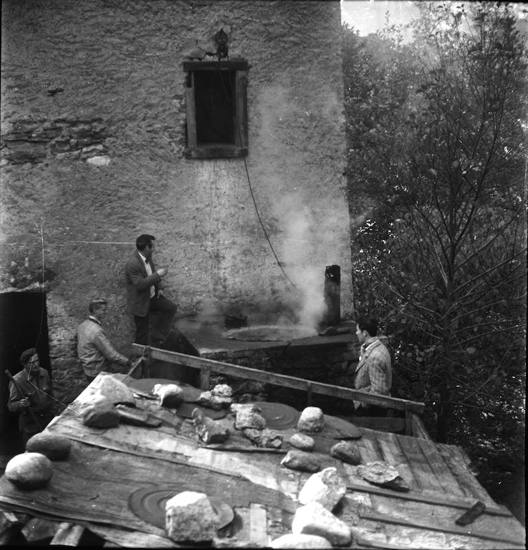 >Tailleur de pierre dans la Restonica (photo 2)