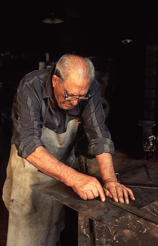 >Fabrication des clochettes par le ferronnier Marcelli — E tintenne (photo 6)