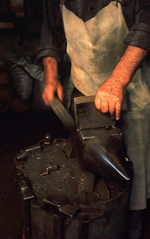 >Fabrication des clochettes par le ferronnier Marcelli — E tintenne (photo 7)