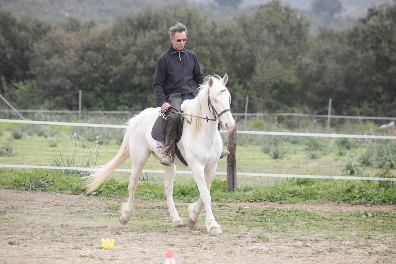 Thierry Lhermitte à cheval (photo 3)