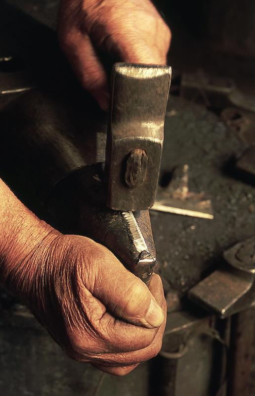>Fabrication des clochettes par le ferronnier Marcelli — E tintenne (photo 10)