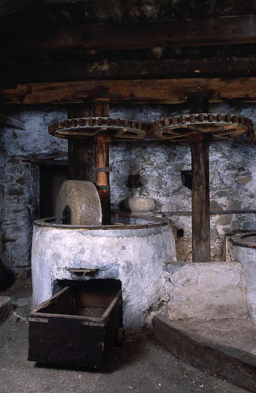 >Moulin à huile d’olive traditionnel (photo 19)