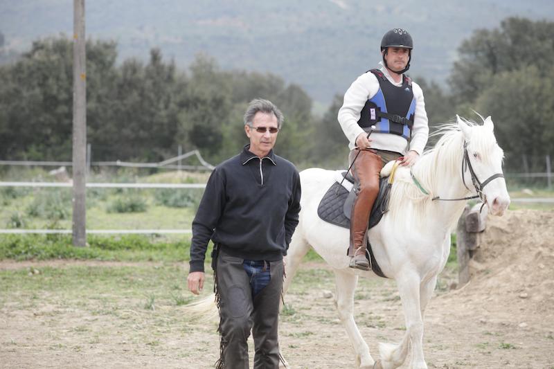 Thierry Lhermitte à cheval (photo 1)