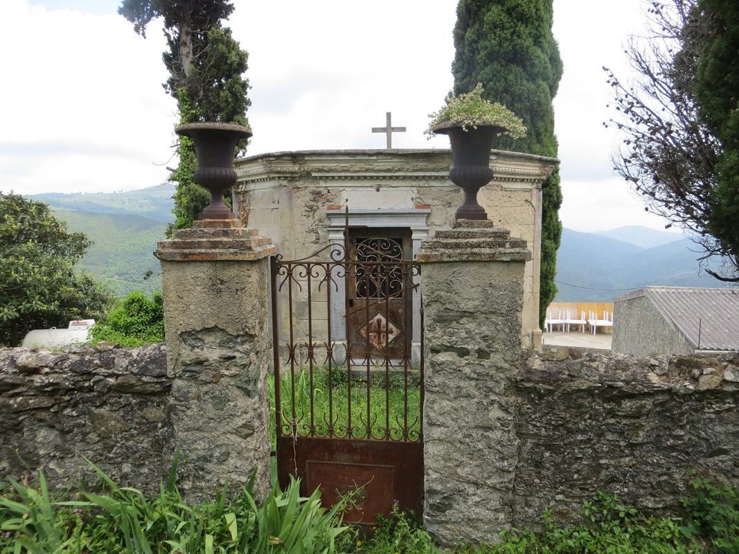 Mausolée de Luciani Véronique (Cimitero)