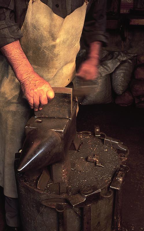 >Fabrication des clochettes par le ferronnier Marcelli — E tintenne (photo 9)