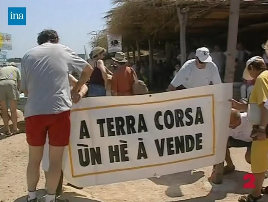 >Manifestation contre les dérogations à la loi Littoral en Corse