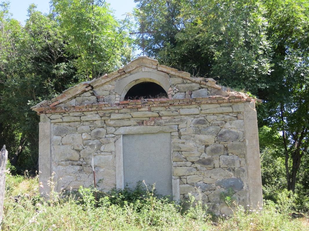 >Chapelle funéraire de la famille Mattei (Contra)