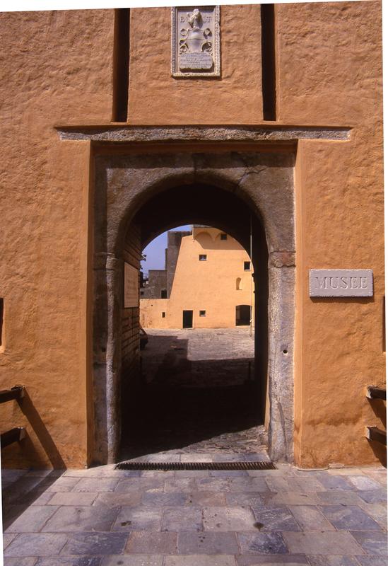 Porte de la citadelle génoise à Capraia