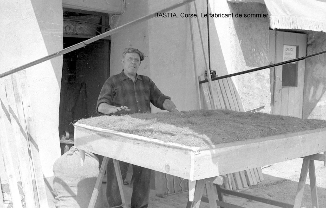 Fonds Amadori – Bastia – Travail du bois et de la paille