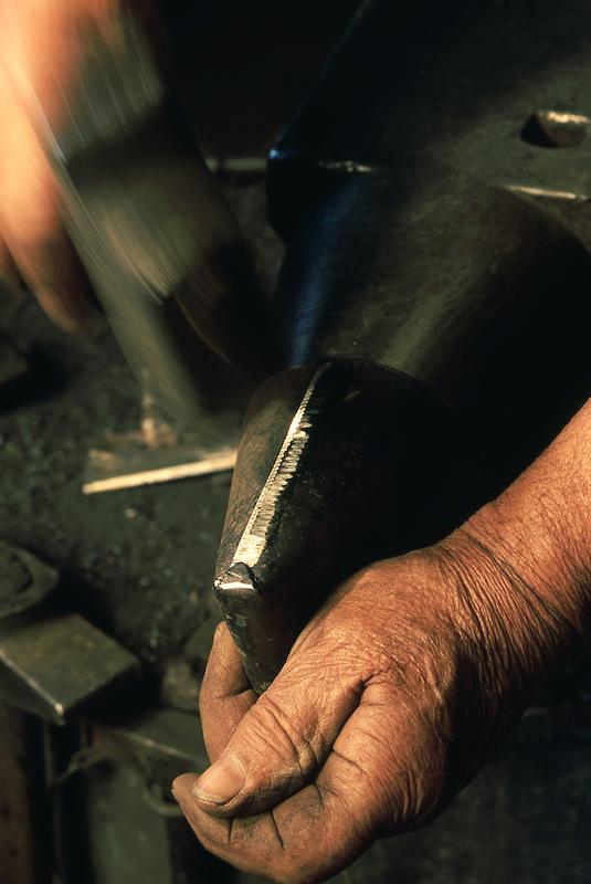 >Fabrication des clochettes par le ferronnier Marcelli — E tintenne (photo 17)