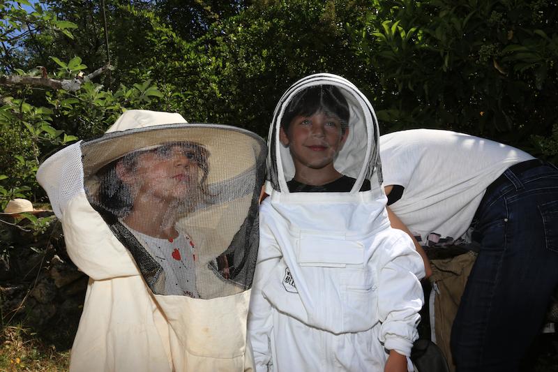 >Les enfants à la découverte du miel (photo 2)
