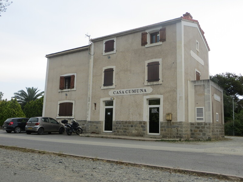 Ancienne gare routière actuellement mairie (Travo)
