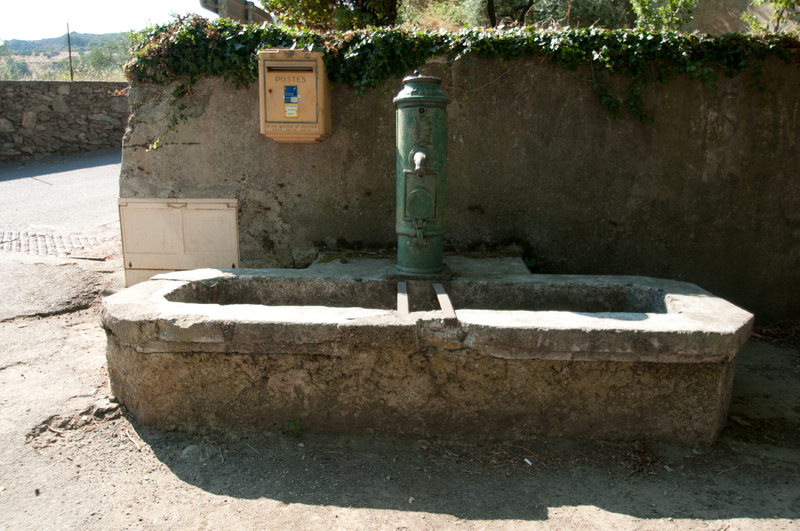 Fontaine, abreuvoir (Piazza)
